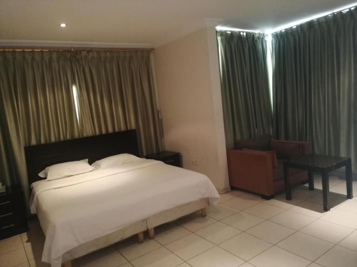 Al Aziziyah Hotel And Suites Khamis Mushait Extérieur photo